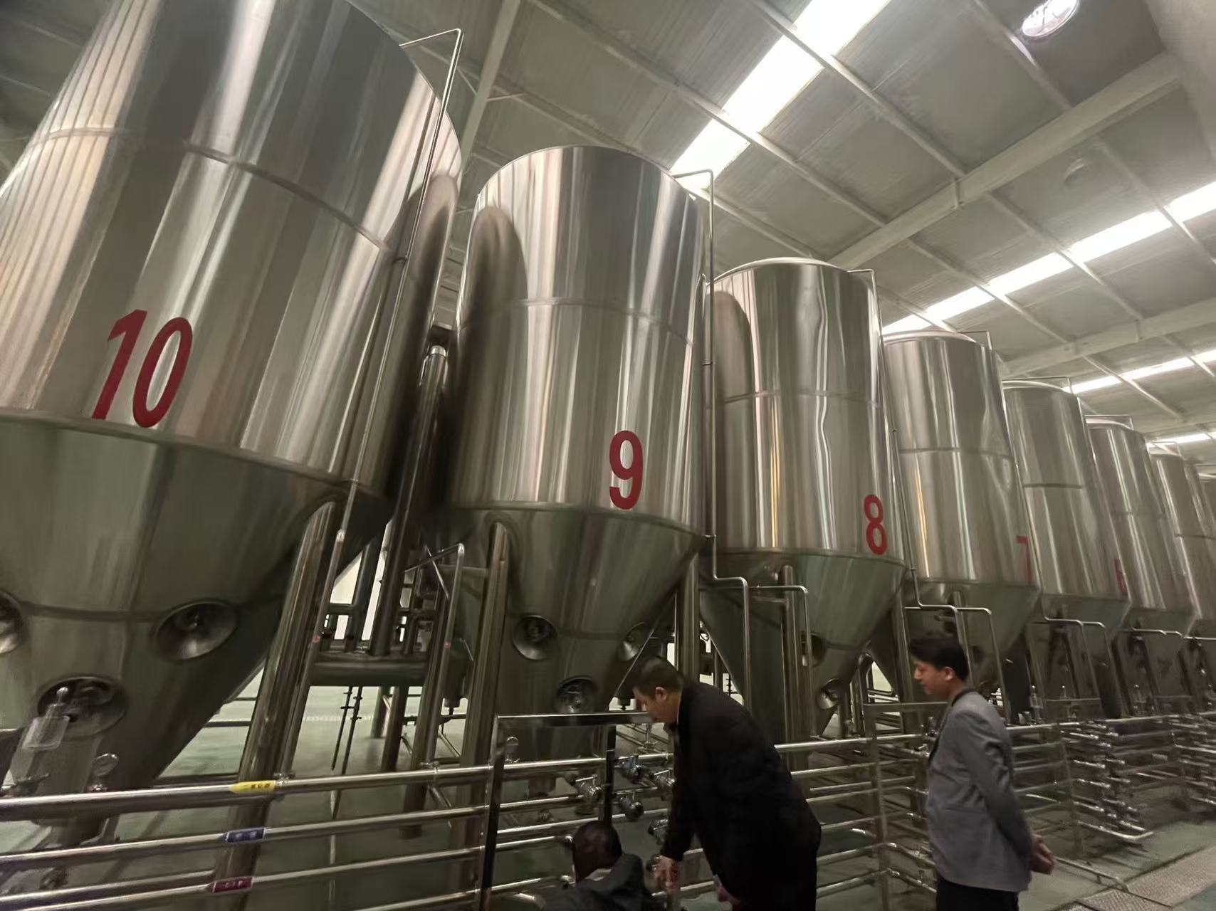 贞丰精酿啤酒设备厂—平面布置、设备设计、制造、调试、培训等一条龙服务